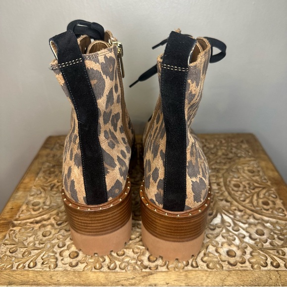 Vince Camuto Women’s Debsen Leopard Print Lug Sole Wedge Booties Sz 9 - Picture 4 of 10